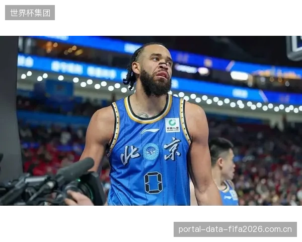 怀特塞德成为CBA首位外籍最佳防守球员，其护筐能力和防守篮板率是上海防守体系的绝对支柱。